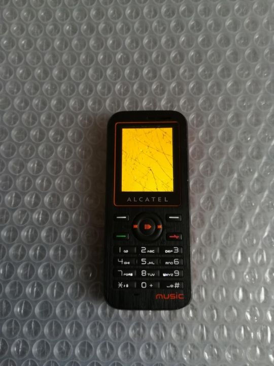 Alcatel ot 600 eladó ,törött kijelzős .