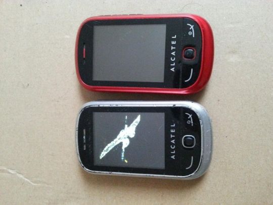 Alcatel ot706  telefon eladó! törött kijelzős