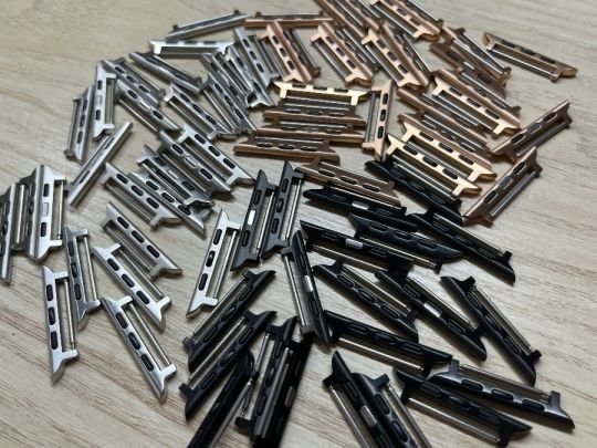 Apple Watch adapter 22mm-es óraszíjhoz (fekete, ezüst, rose gold)