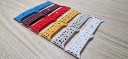 Apple Watch betű mintás szilikon óraszíj