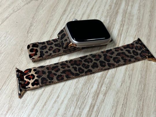 Apple Watch fém leopárd mintás szíj