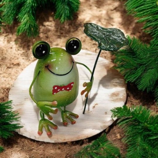 Aranyos békás fém kerti dekoráció esernyővel – mozgó figura