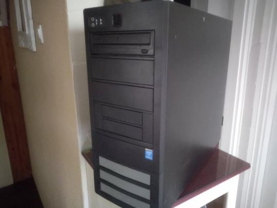 Asus Q87M-E alaplappal core i5-4590 8 gb ddr3 80+ Gold táp