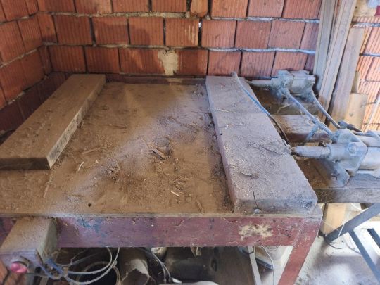 Asztalos ipari présgép