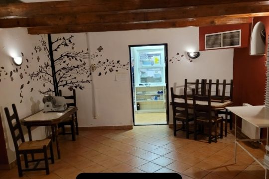 Átadó bérleti jog teljes  berendezéssel Veszprém Belvárosában