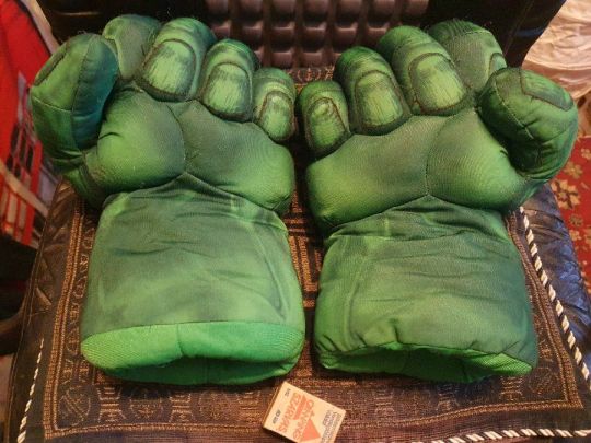 Avengers-A hihetetlen Hulk -zöld plüss ököl-kesztyűk +táska