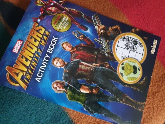 Avengers Infinity War - Activity Book - Végtelen háború + sapka