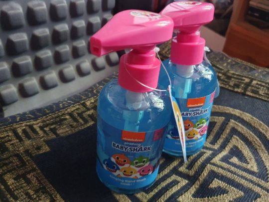 Baby shark - zenélő dobozú folyékony szappan -2x250ml