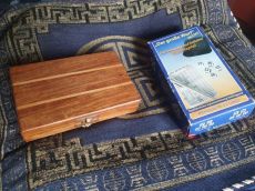 Backgammon, dáma klasszikus társasjáték + kockajáték pohárral