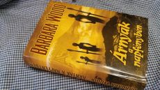 Barbara Wood: Árnyak a napfényben - A prófétanő