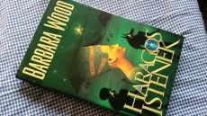Barbara Wood: Haragos istenek - Kutyák és sakálok
