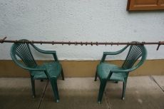 Barna fa 2m. 38 cm.-es függönytartó tartozékaival eladó.