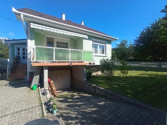Biatorbágyon családi ház