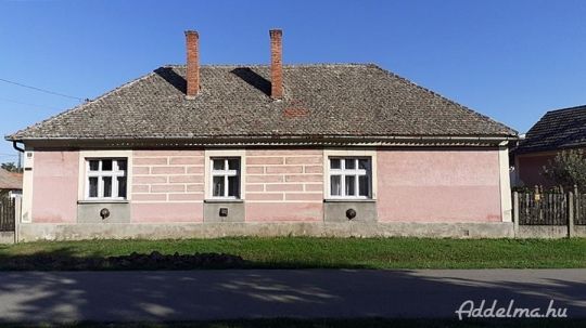 BIHARTORDA KÖZPONTJÁBAN LAKÓINGATLAN