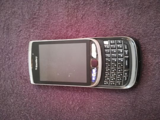 Blackberry 9800 telefon eladó ,nem reagál semmire.