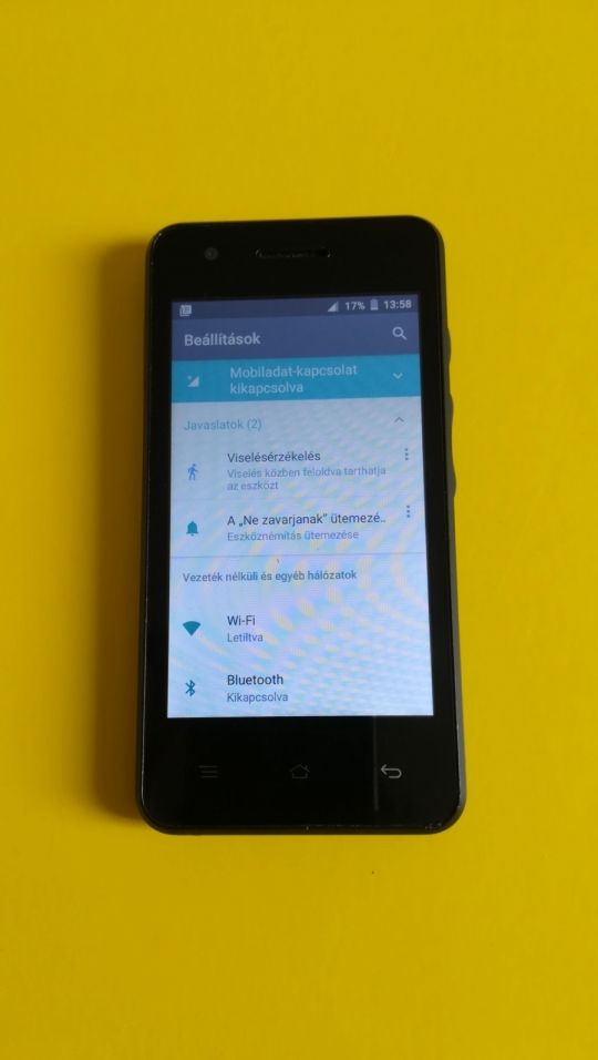 Blaupunkt SM 01 mobil, nem tölt, telenoros, többi funkciója jó.