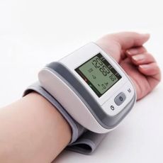 BOXYM digitális csukló vérnyomésmérő LCD kijelzővel