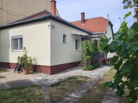 Családi ház eladó Győrben