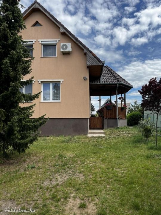 Családi okok miatt áron alul eladó családi házunk