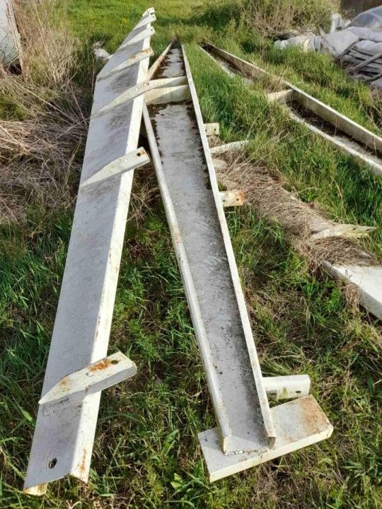 Dcs csarnok eladó a képen látható