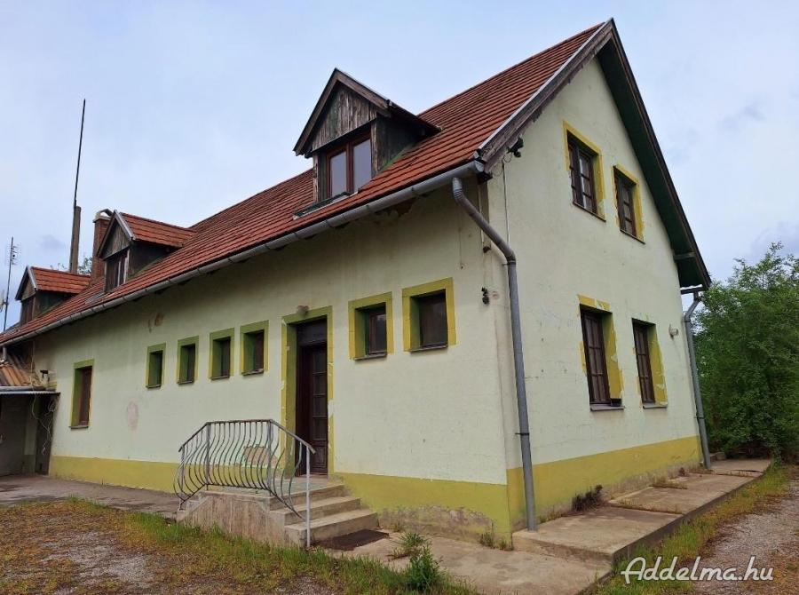 Debrecenben Eladó ipari ingatlan