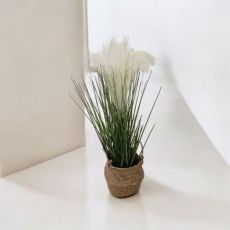 Dekoratív kosár műfűvel és fehér virágokkal – 44 cm