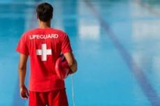 Diákmunka lehetőség úszómesteri, csúszdakezelői pozícióban