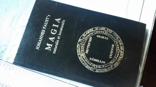 Doktor Johannes Fausts: Magia naturalis et innaturalis -mágia