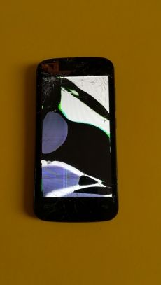 Doogee X3 mobil, törött kijelzős, töltés veszi.