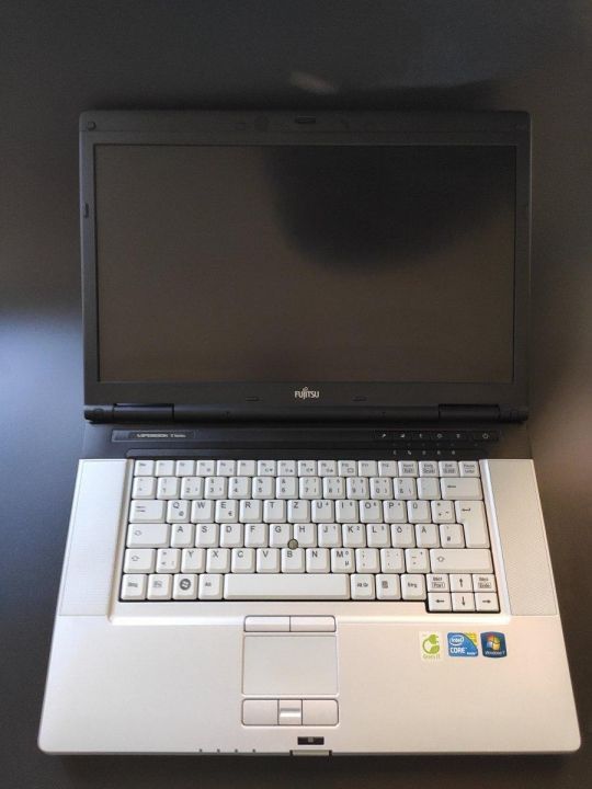 Dr-PC.hu  Nem rossz, de legalább jó! Fujitsu E780 olcsó laptop