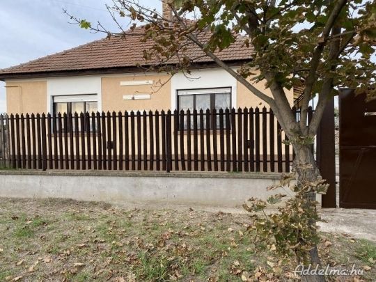Eladásra kínáljuk családi házunkat