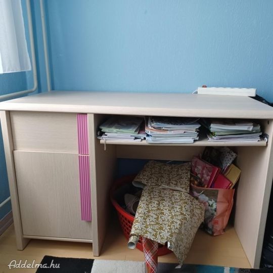Eladásra kínált bútorok