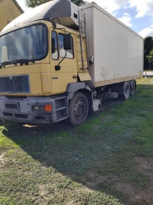 Eladó a képen látható teherautó