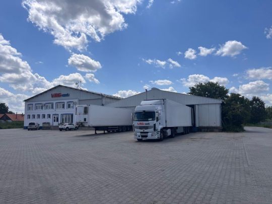 Eladó Balmazújvárosban egy logisztikai központ.