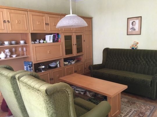 Eladó bútor, szőnyeg