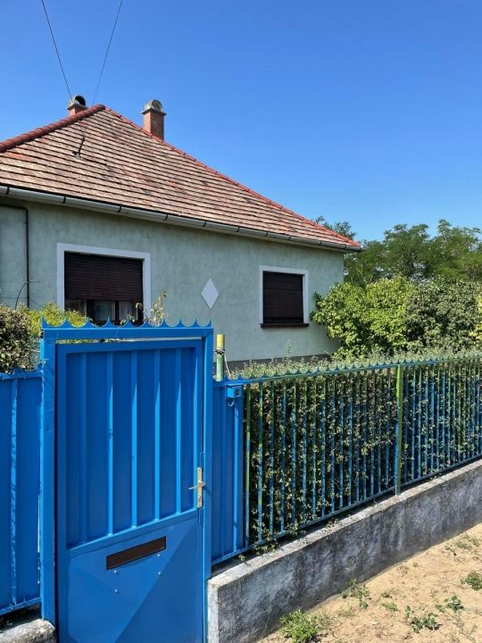 Eladó családi ház Esztergom kertvárosban !