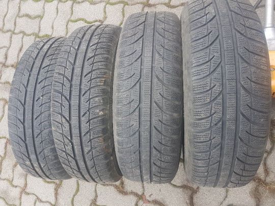 Eladó Ford 14-es téli kerekek