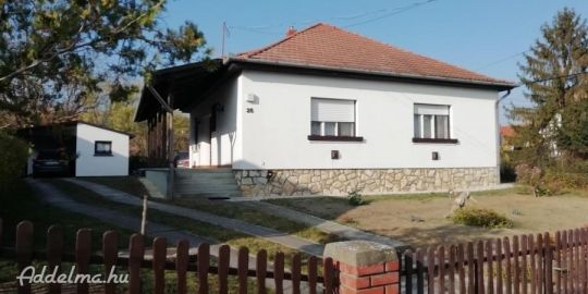 Eladó ház. Balatonközeli