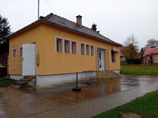 Eladó ház, üzlethelyiség