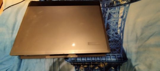 Eladó laptop töltővel