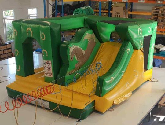 Eladó Lovas Csúszdás Ugráló