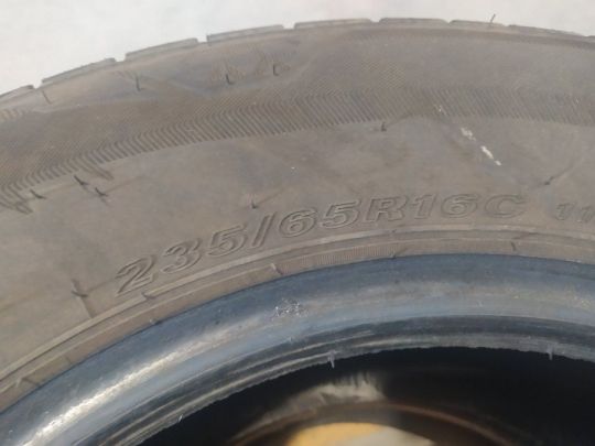 Eladó Nexen 235/65R16C téligumi