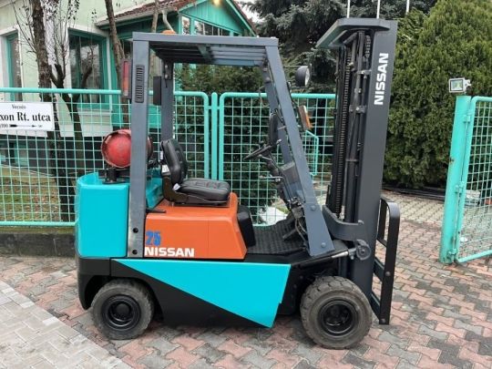 Eladó Nissan 2,5 tonnás targonca (V-4030)