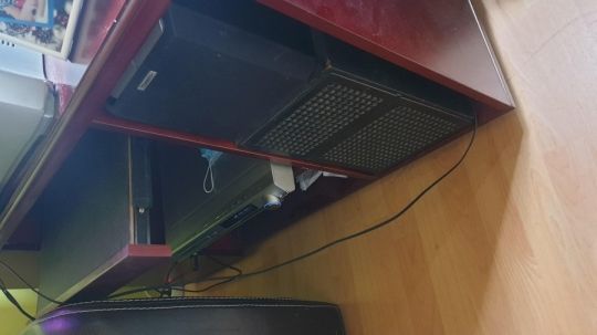 Eladó tölgy tv asztal .