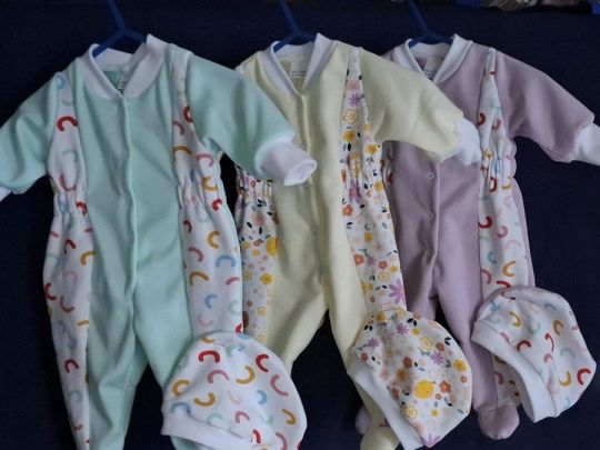 Eladó új rugdalózó sapkával 56-62-es/BébiNett