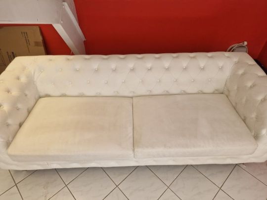 Elegáns kanapé Chesterfield stílusú