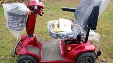 Elektromos EL-GO/M HS-580 tipusú négy kerekű moped.