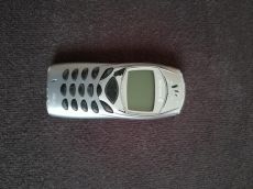 Ericsson r600 telefonok ,akku nincs. nincs tesztelve.