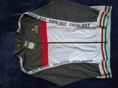 Everlast új eredeti pulóver eladó m-es méretben.Hossz: 68 cm (vál