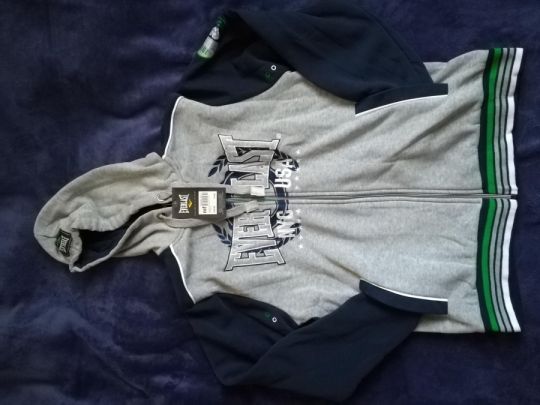 Everlast új eredeti pulóver eladóó L-es méretben. -
